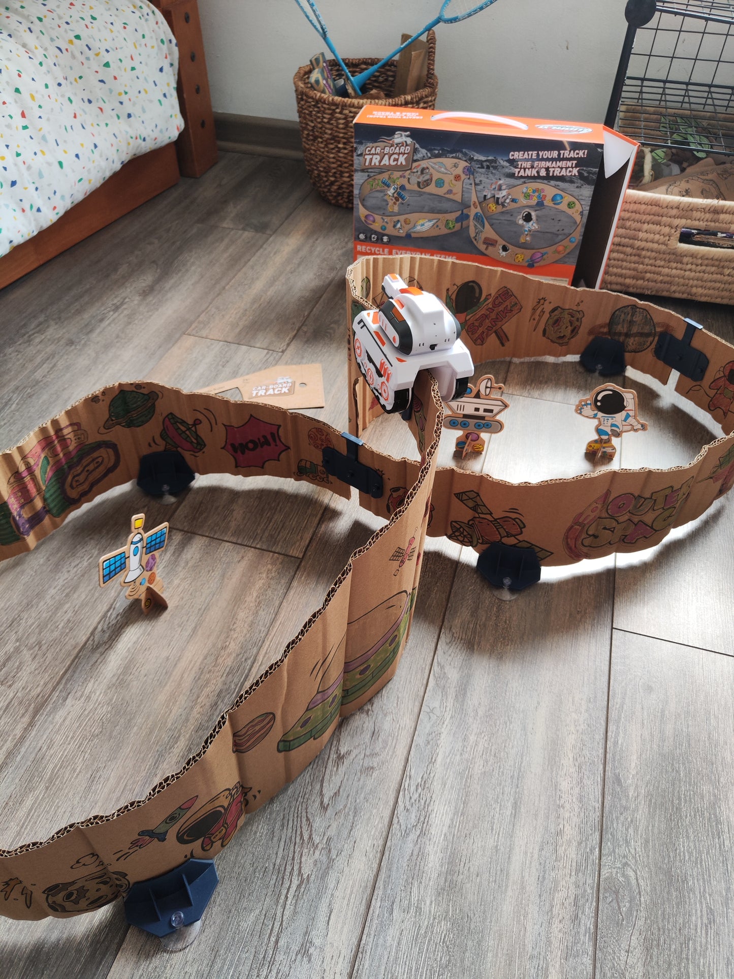 Pista Espacial en Cartón – 6 años+ (baterías incluidas)