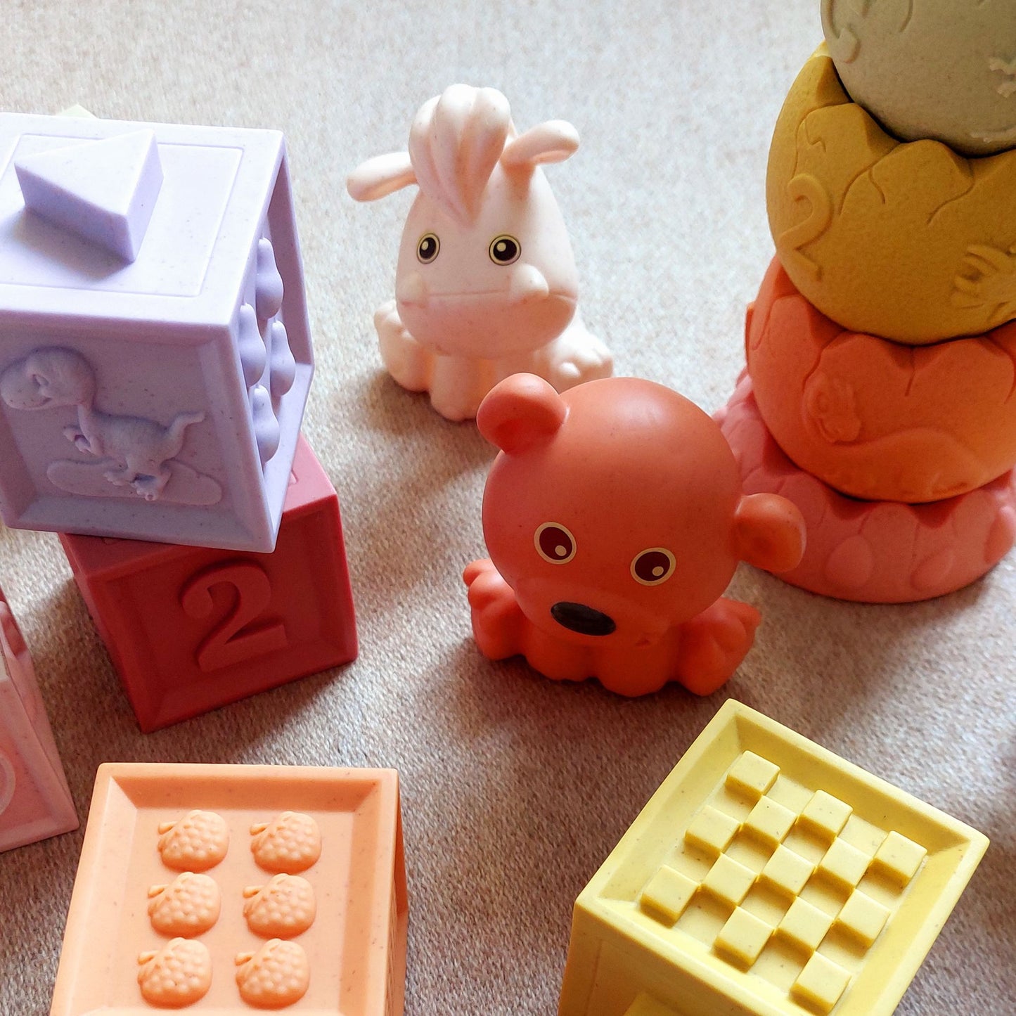 Juguetes sensoriales para bebé apilables, con forma de animales, cubos y torre apilables