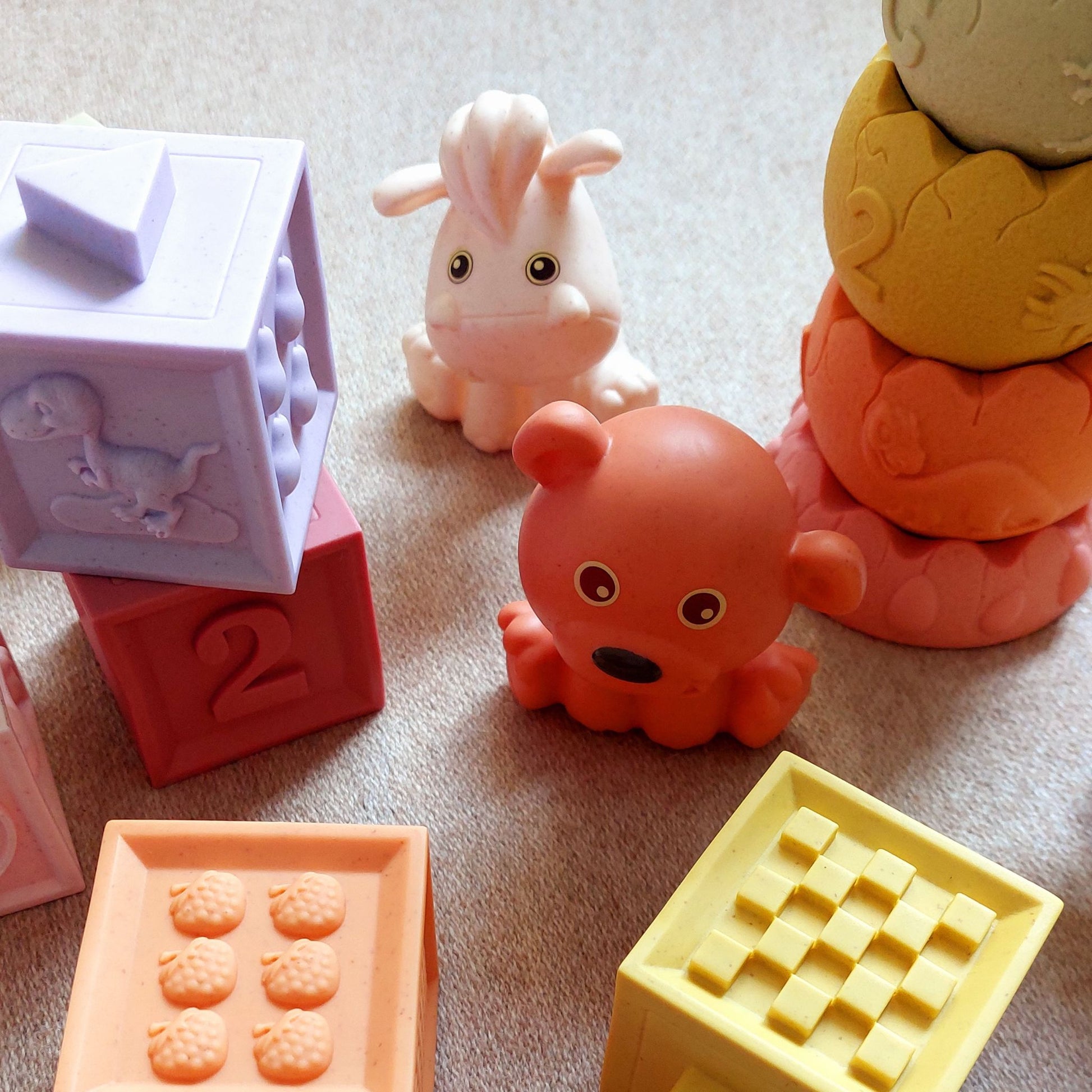 Juguetes sensoriales para bebé apilables, con forma de animales, cubos y torre apilables
