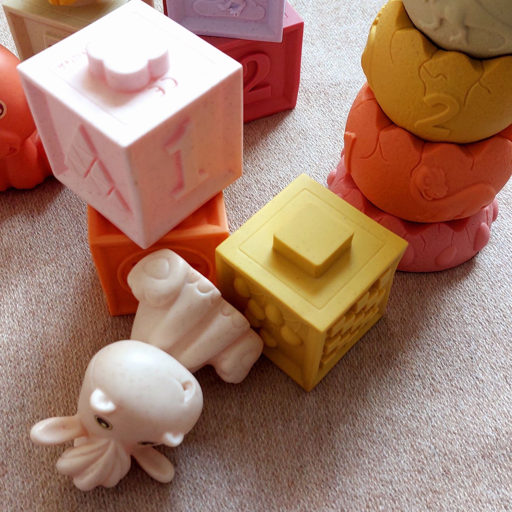 Juguetes sensoriales para bebé apilables, con forma de animales, cubos y torre apilables