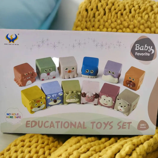 Cubo sensorial eco-friendly con 12 figuras de animales marinos y terrestres para bebés en su empaque