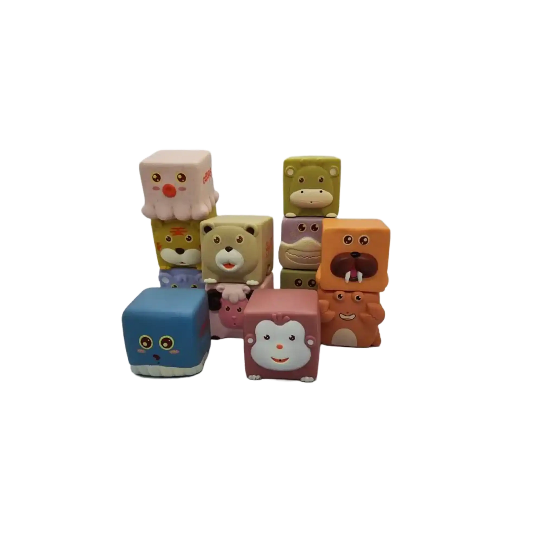Cubo sensorial eco-friendly con 12 figuras animales apiladas para bebés en su caja con fondo trnsparente
